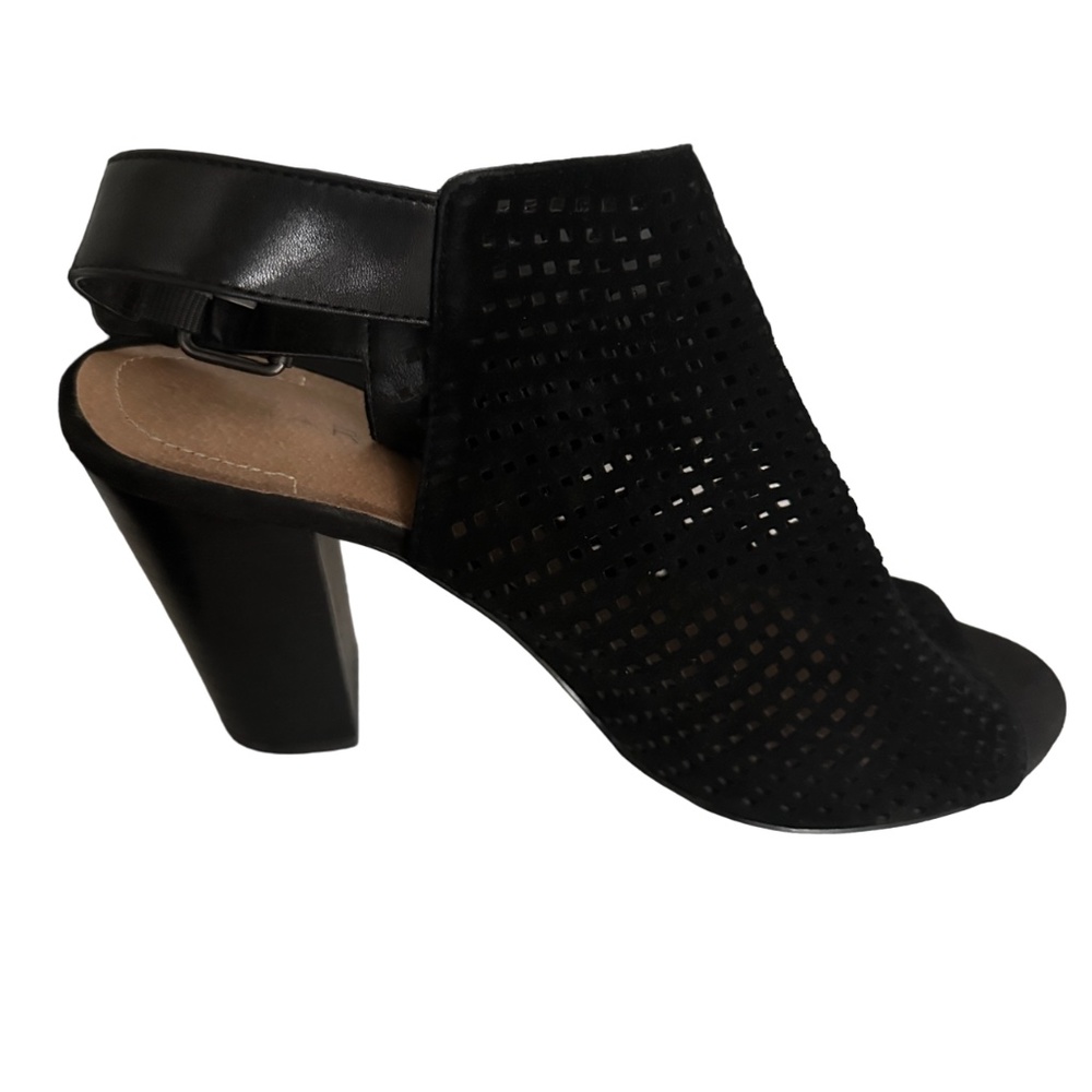 Tahari Margaret Sandal - Picture 6 of 15